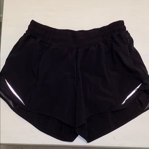 Lululemon Hotty Hot short 4”